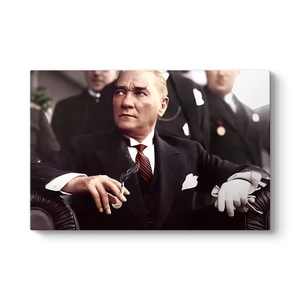 Atatürk Sigara İçerken Kanvas Tablo